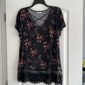 Dark gray t shirt with floral pattern and lace hem